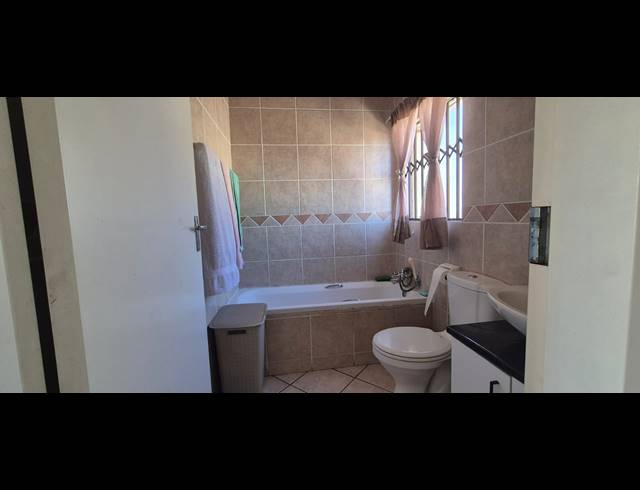3 BEDROOM APARTMENT FOR SALE IN COUNTRY VIEW